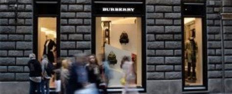 burberry roma 2016 dipendenti denunciano|Burberry licenzia direttore e district manager di Roma per .